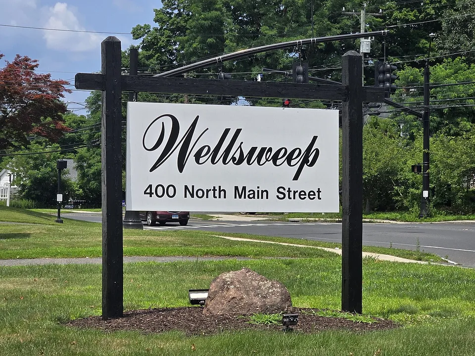 400 N Main St #24
