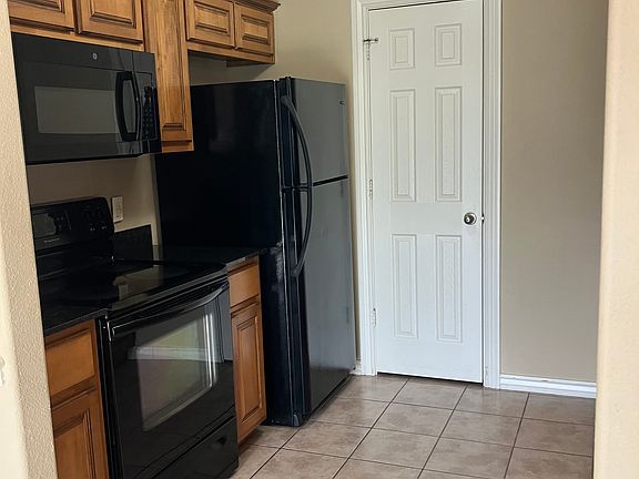 5th image of 892 Oakwood Ct