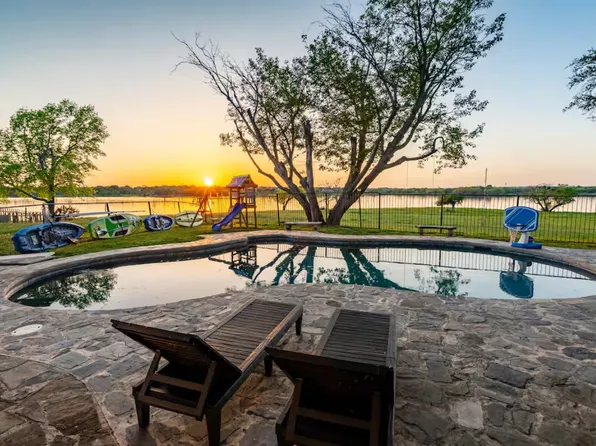 6509 Lakeshore Ct, Rowlett, TX