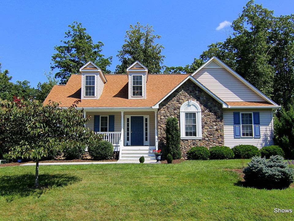 For Sale: 1304 Commonwealth DR, Hardy, Virginia 24101