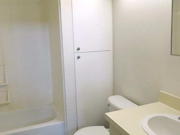 5th image of 1619 University Ave APT 3