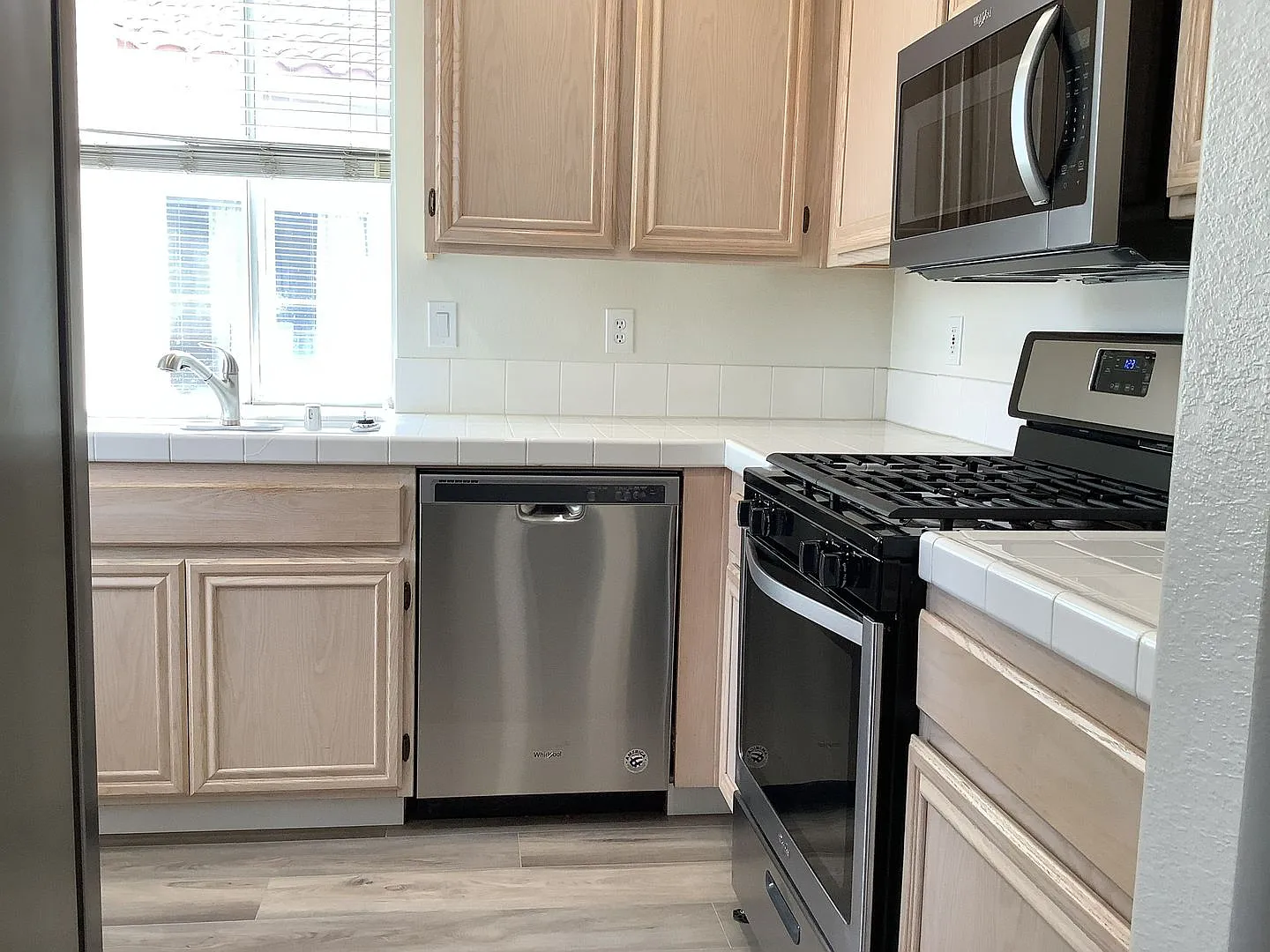 Upstairs condo in the Remington of Rancho San Diego with laundry a parking spot near all grades o... — Photo 2