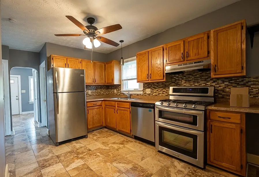 3 bed, 1386 sqft, $1,604 — Photo 3