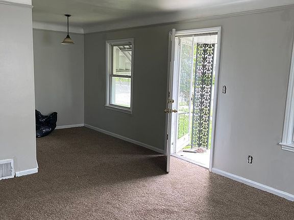 5th image of 19358 Beaconsfield Ave