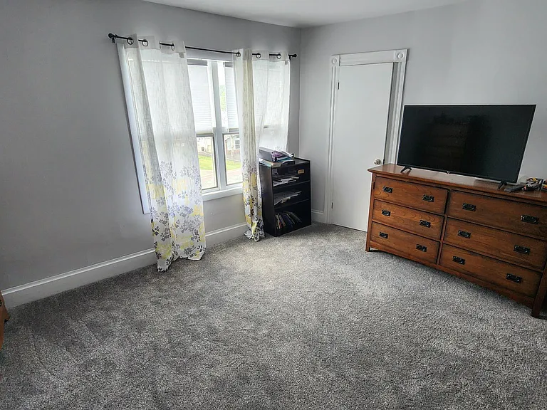 2247 Lakeside Dr — Photo 8