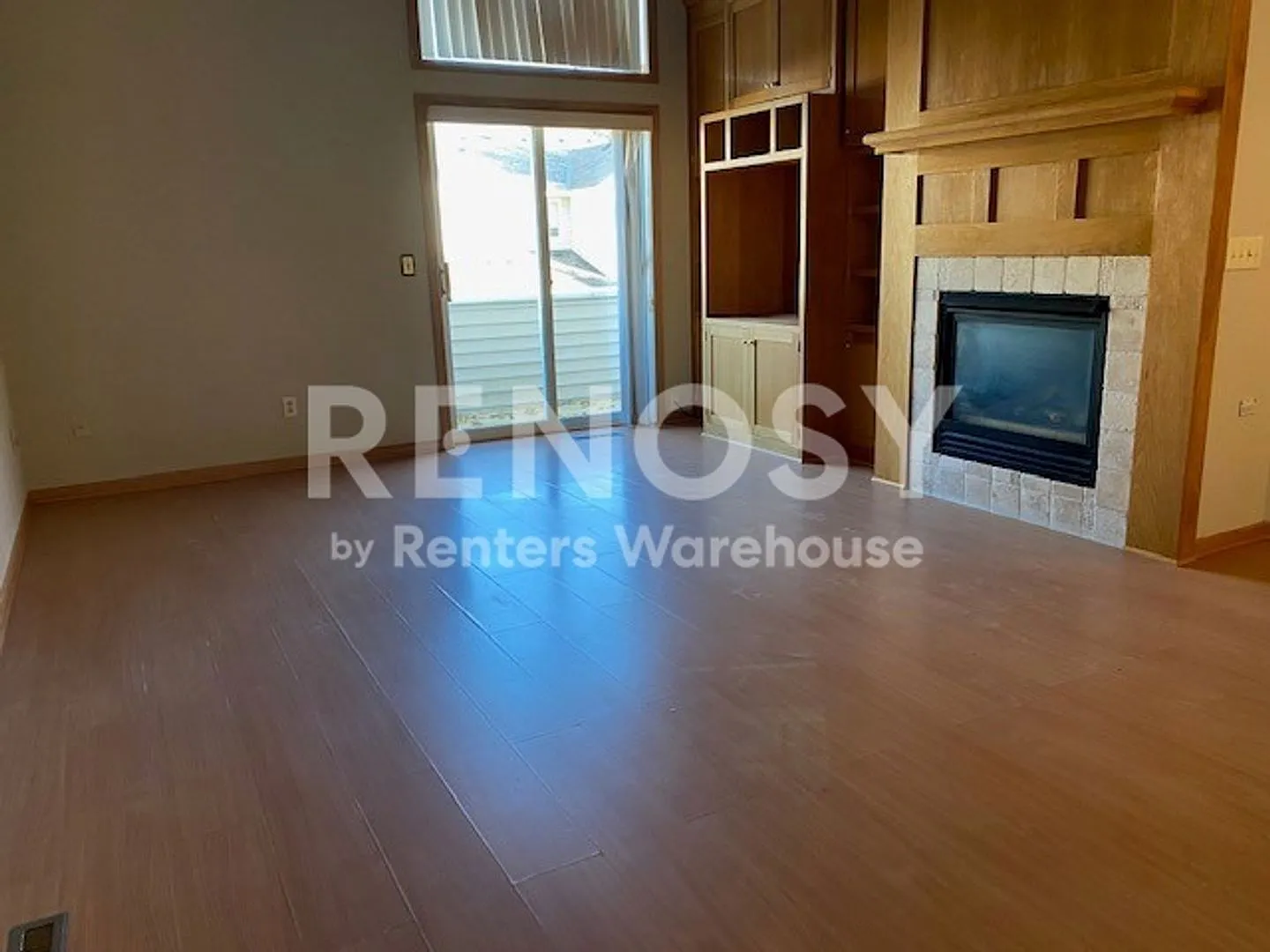 Available now - Spacious 2 Bedroom 2 Bath Townhome in Woodbury — Photo 2