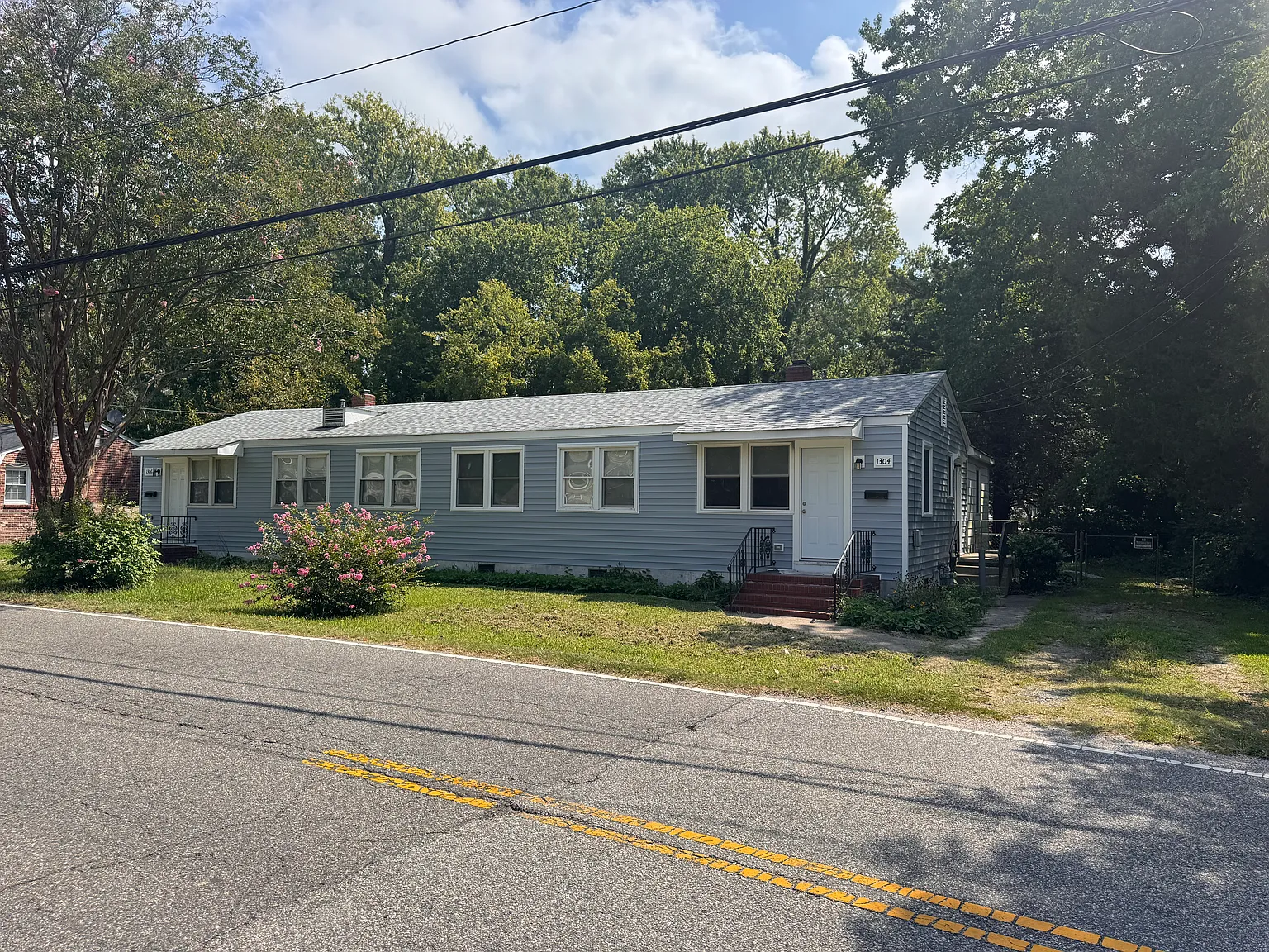3 bed, 1000 sqft, $1,695 — Photo 1