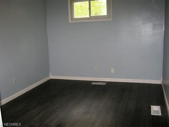 4th image of 7634 Crestwood Ln