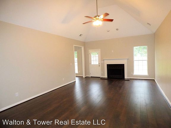 2nd image of 951 Savannah Ln