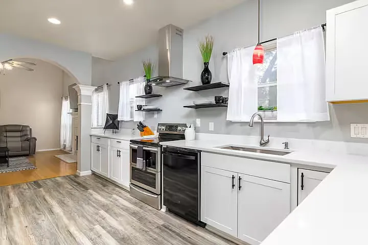 4 bed, 2072 sqft, $2,250 — Photo 4