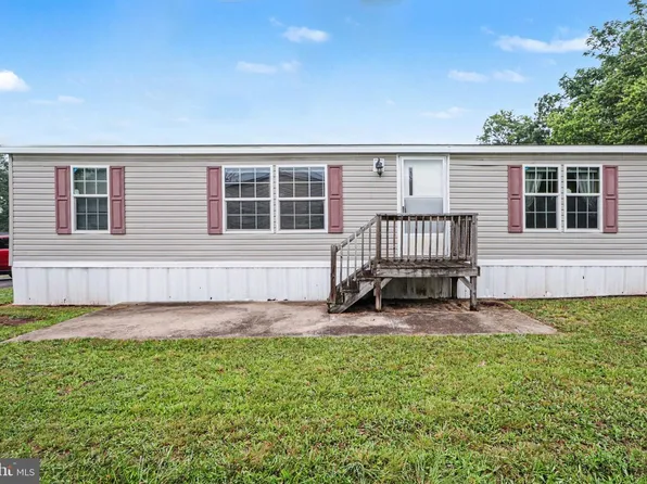 365 Pleasant View Dr Trailer 16, Etters, PA 17319