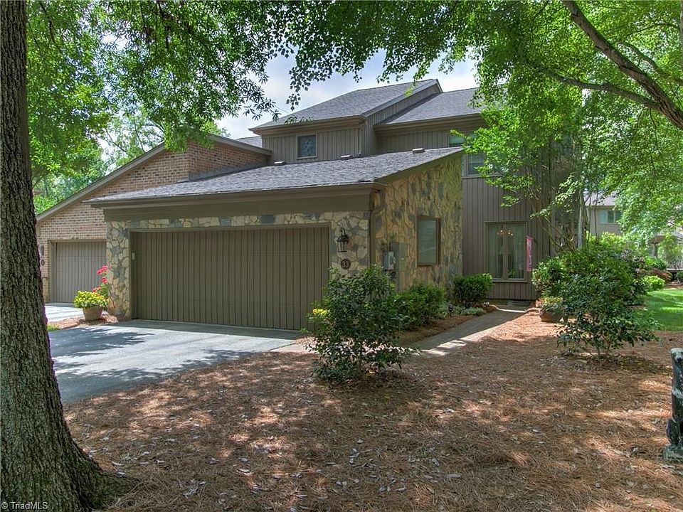 1st image of 33 Folkstone Dr