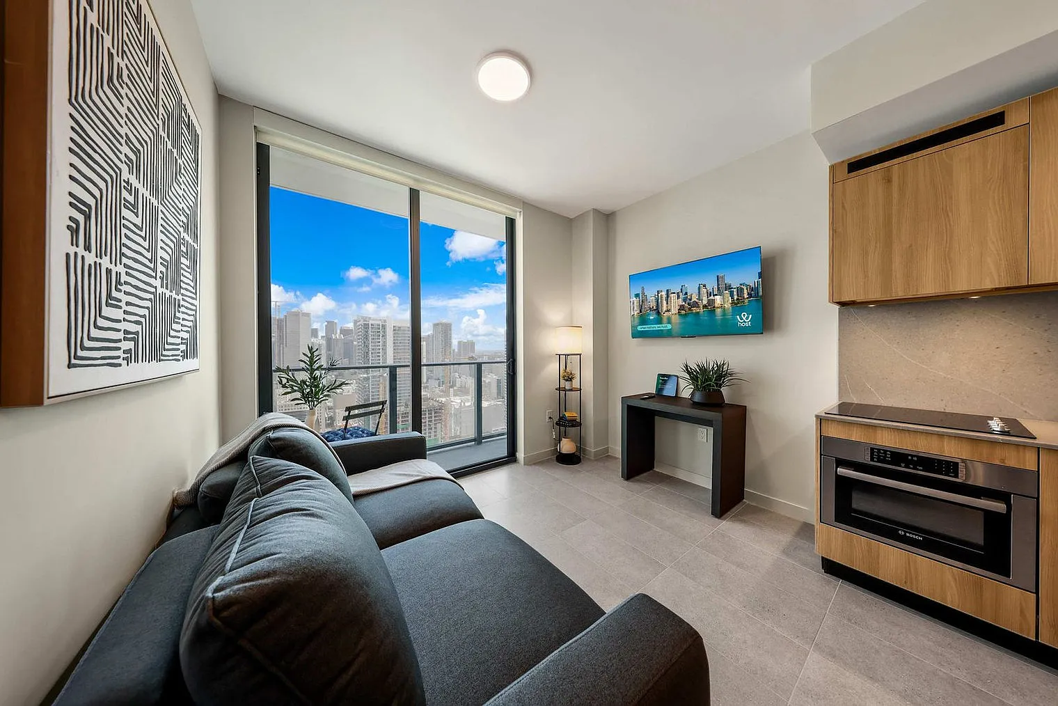 1 bed, 1.0 bath, 592 sqft, $4,062 — Photo 1