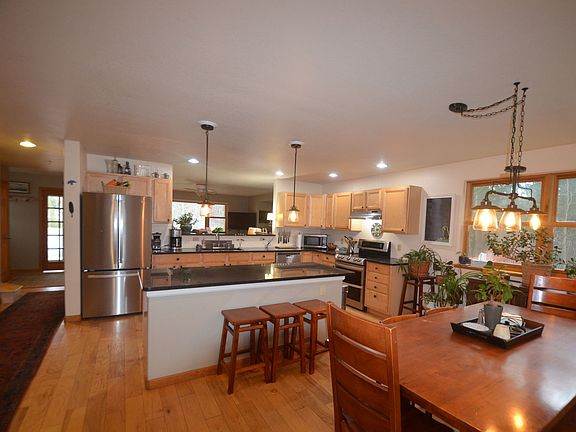 4th image of 3215 River Dr