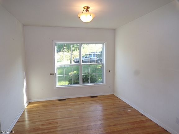 2nd image of 264 Grant St