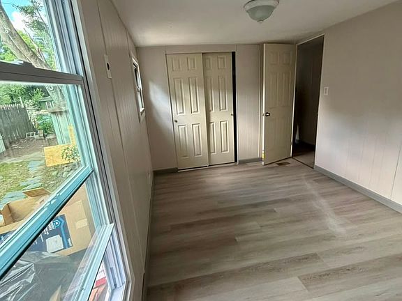 3rd image of 9 Emerald Ln