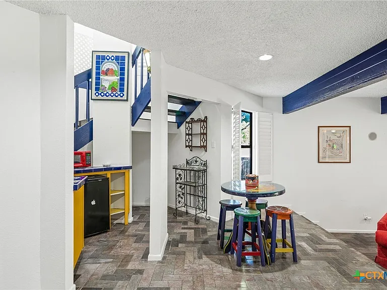 590 Cross River St — Photo 10