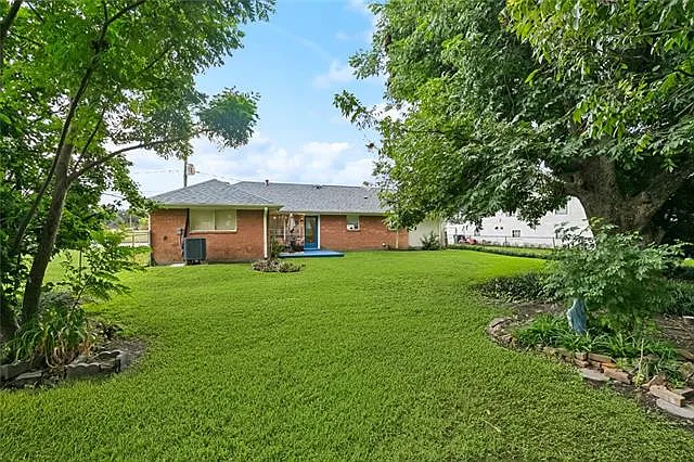 839 Behrman Ave — Photo 3
