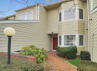 20 Lakeside Ln, Bay Shore, NY 11706