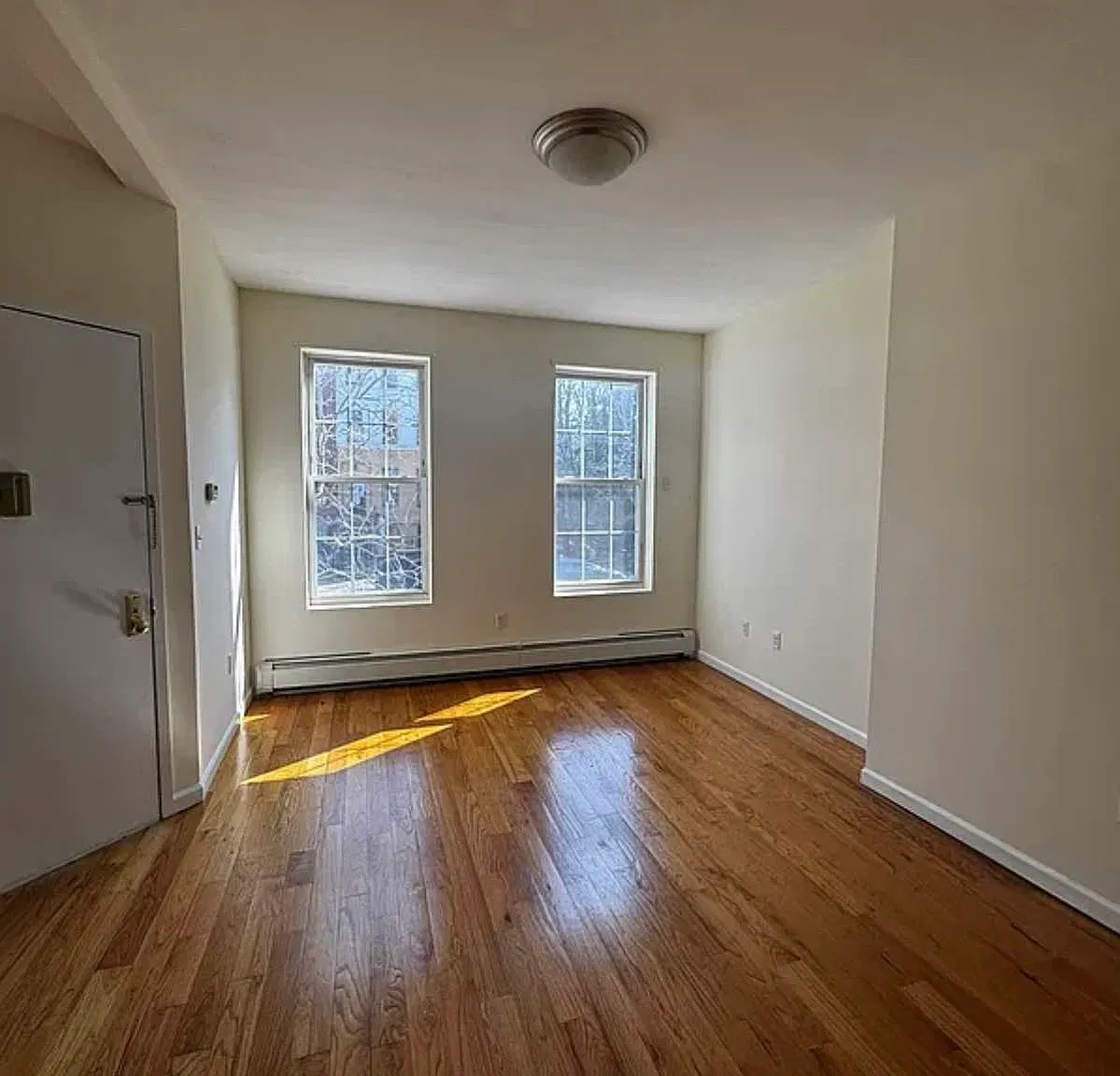 49 Vernon Avenue — Photo 3