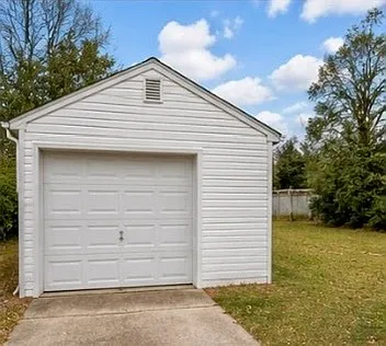 3 bed, 1009 sqft, $1,695 — Photo 2