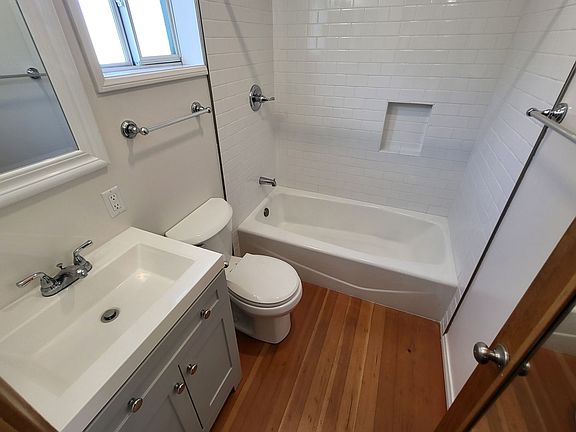 4th image of 5016 W 137th St