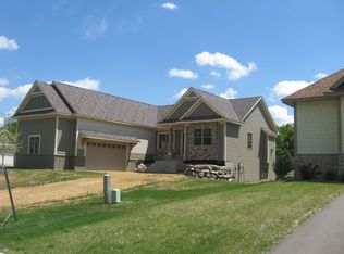 6711 Golden Ct, Chanhassen, MN 55317