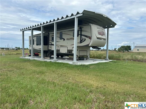 78 Baracuda Dr, Palacios, TX 77465