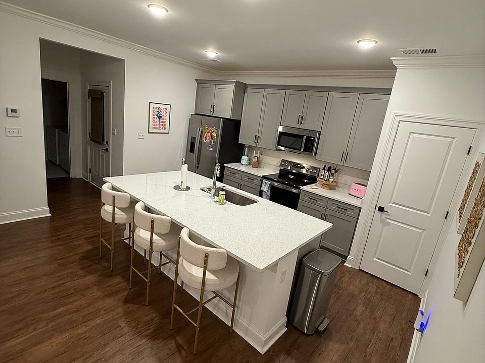 2nd image of 714 Southview Dr #718