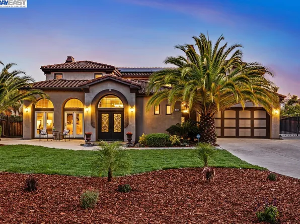 2210 Terra Nova Ln, San Jose, CA 95121