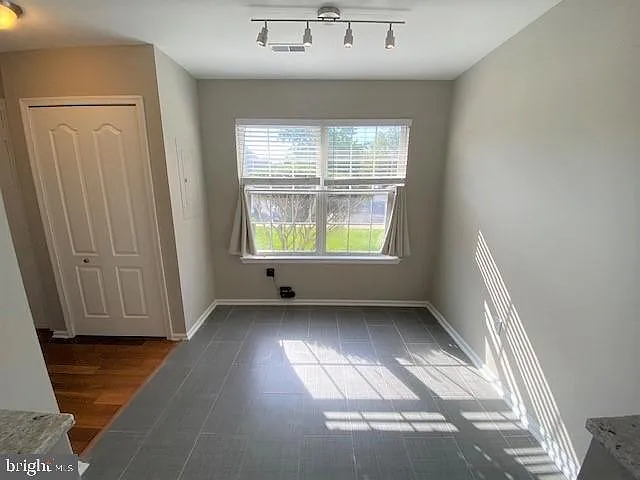 6704 Colonial Ct — Photo 9