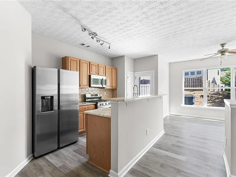 6604 Splashwater Dr — Photo 12