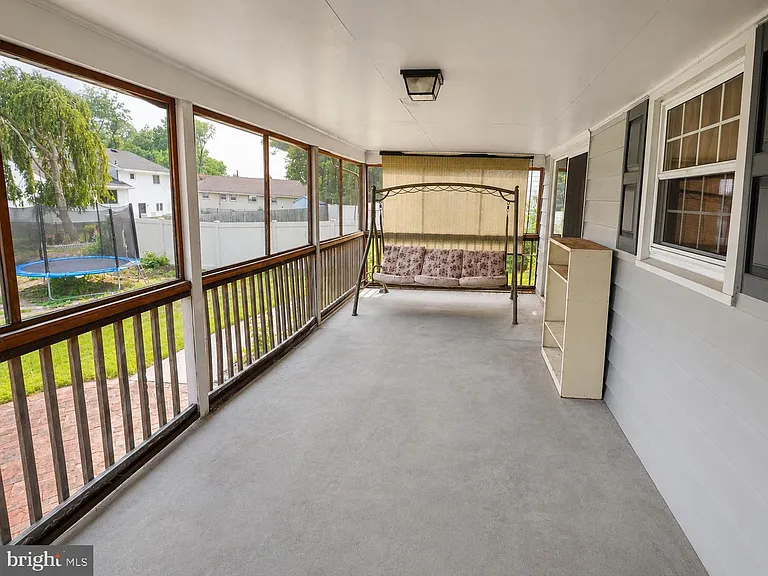 300 Wilson Ave — Photo 16