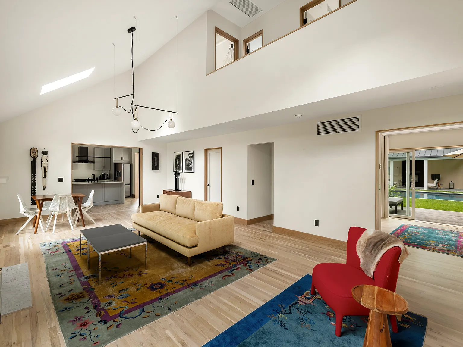 Designer Sag Harbor Retreat — Photo 3