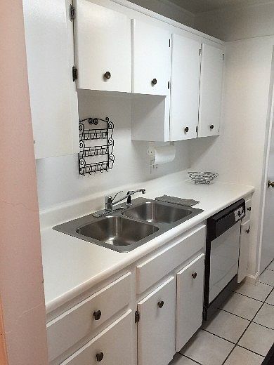 2nd image of 2727 W Oak Ridge Rd APT 8-8