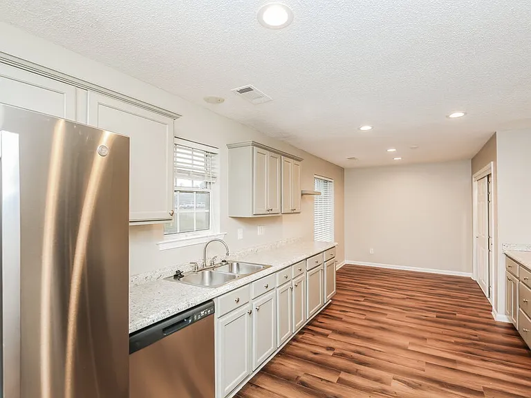 355 Village Dr — Photo 6