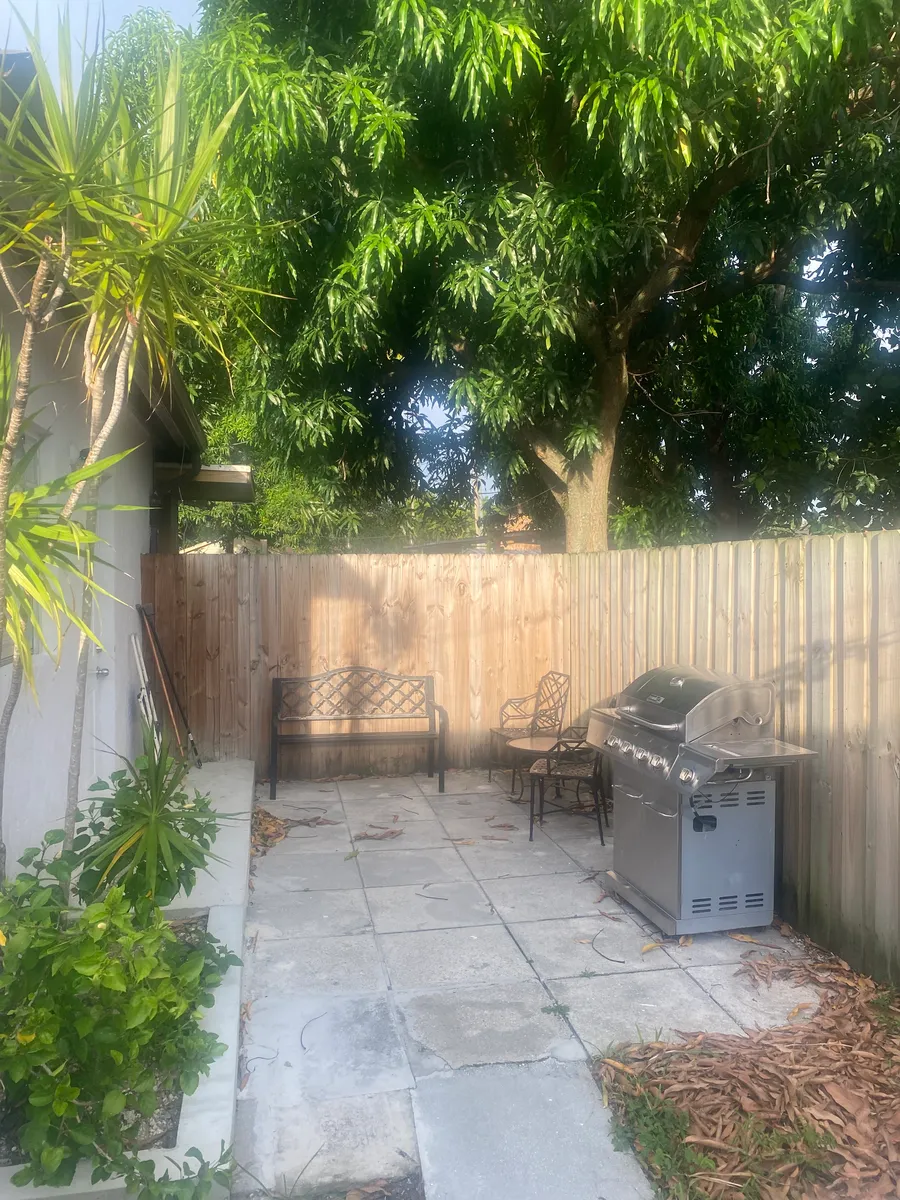 Private backyard - E 42nd St