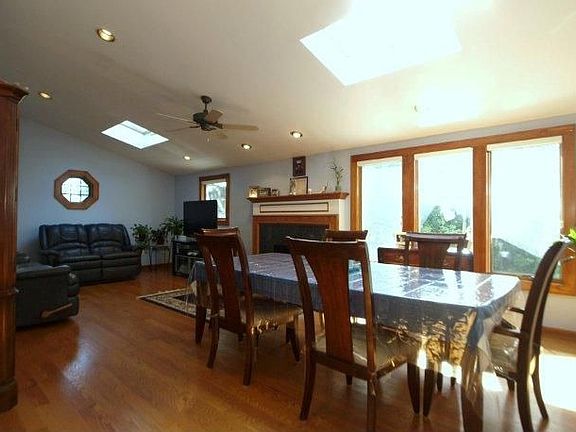 5th image of 122 Colonial Ave