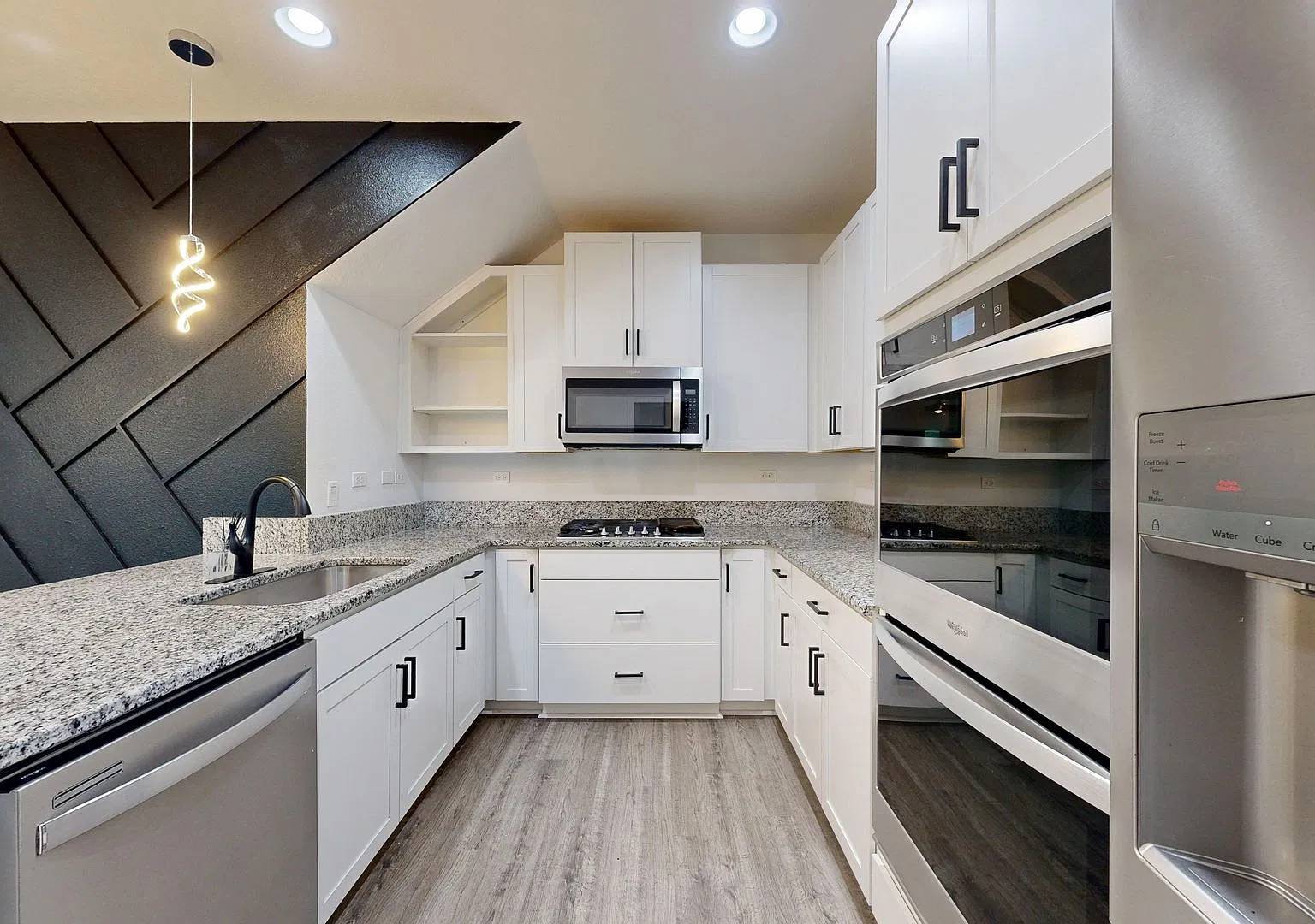 Beautiful 3 bedroom 2.5 bath townhouse — Photo 4