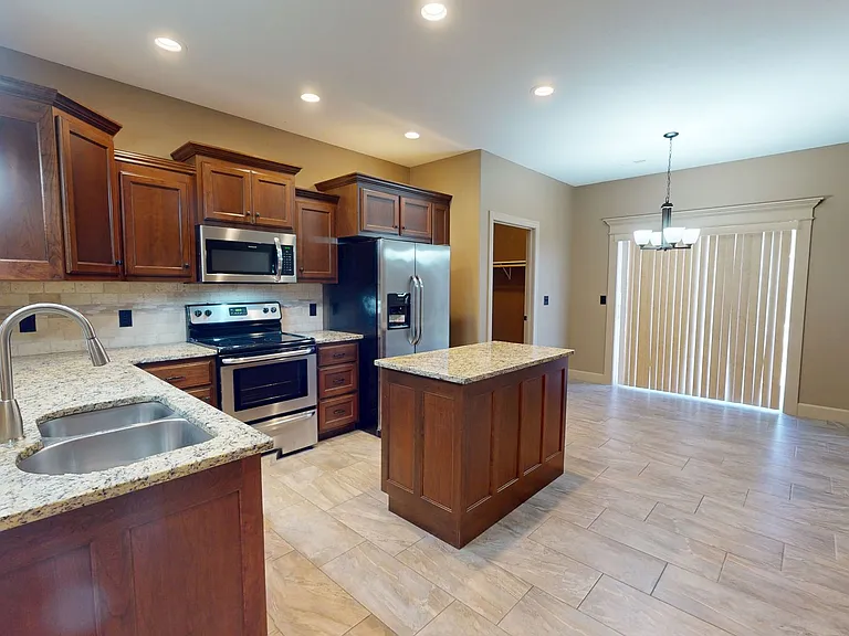 11669 Ridgeway Ct — Photo 5