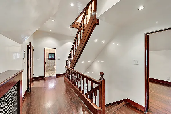 Rented by Compass | media 24