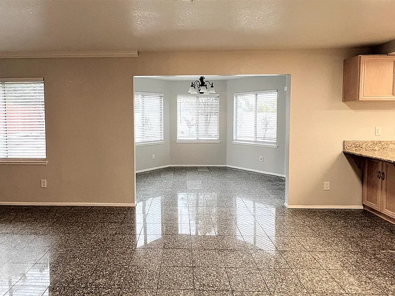 8558 Sandhill Dr — Photo 9