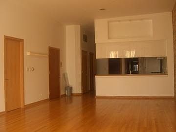 4th image of 1560 N Milwaukee Ave Front 3