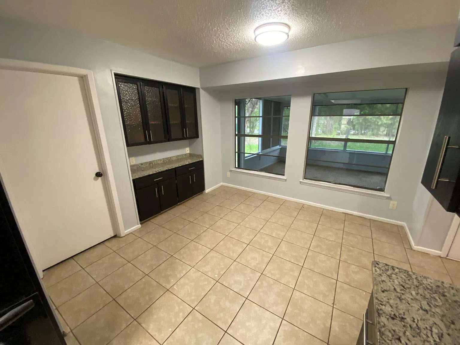 4 bed, 2.5 bath, 2398 sqft, $2,500 — Photo 2
