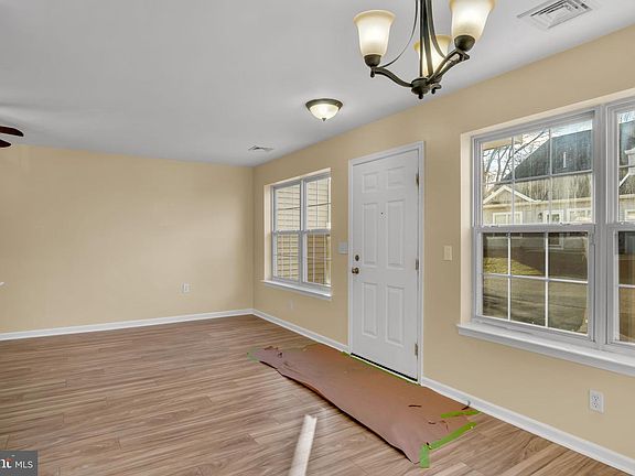 4th image of 16 Courtyard Dr