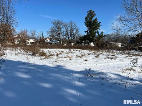 208 E 4th St, Vermont, IL 61484