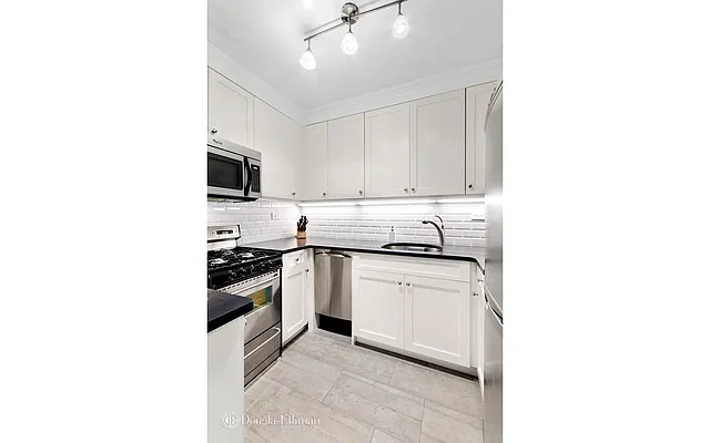 Sold by Douglas Elliman | media 17