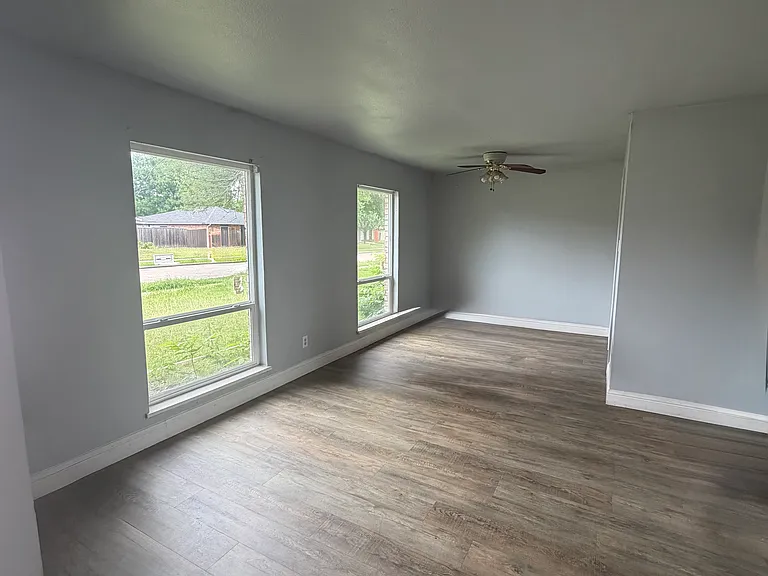 2621 Roman Way — Photo 2