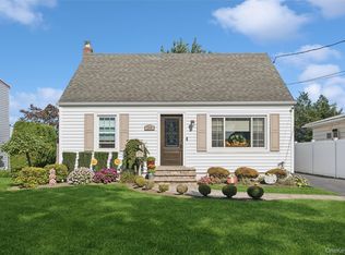 295 N Atlanta Avenue, Massapequa, NY 11758