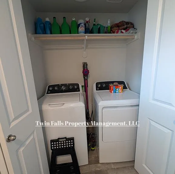 1574 Kenyon Rd — Photo 10